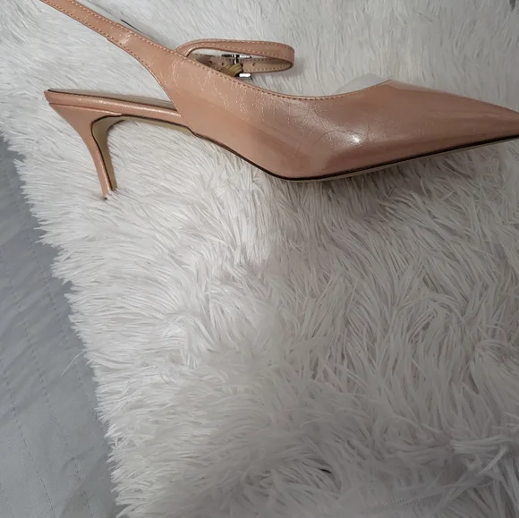 Effortlessly Stylish Beige Kitten Heel Slingback Size 10 Flattering Pointed Toes - Picture 2 of 7